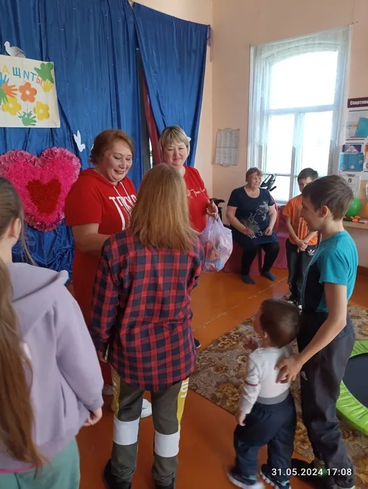 Искра "Пусть детство звонко смеется"