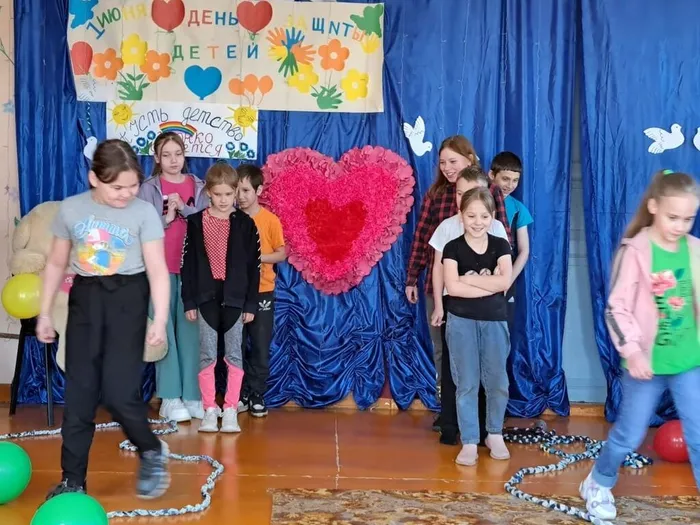 Искра "Пусть детство звонко смеется"