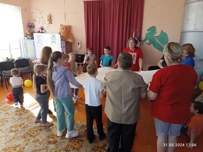 Искра "Пусть детство звонко смеется"